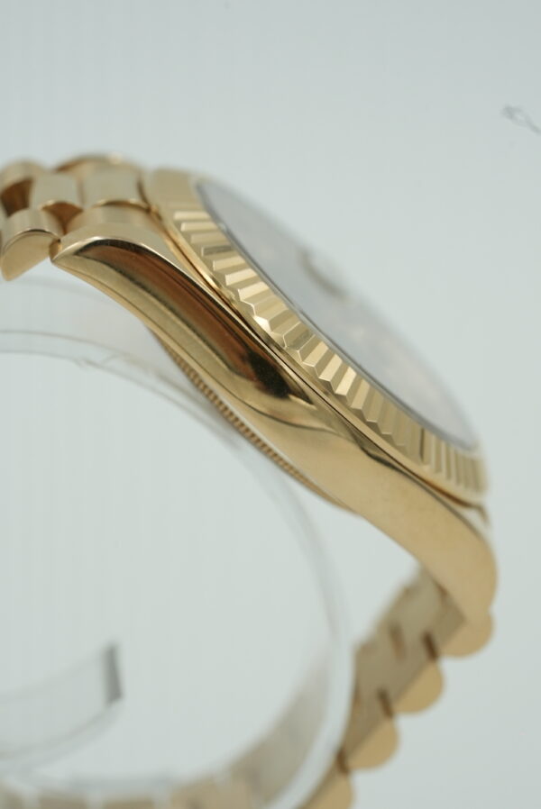Rolex Day-Date II "Ruby Dial" - 218235 - Image 5