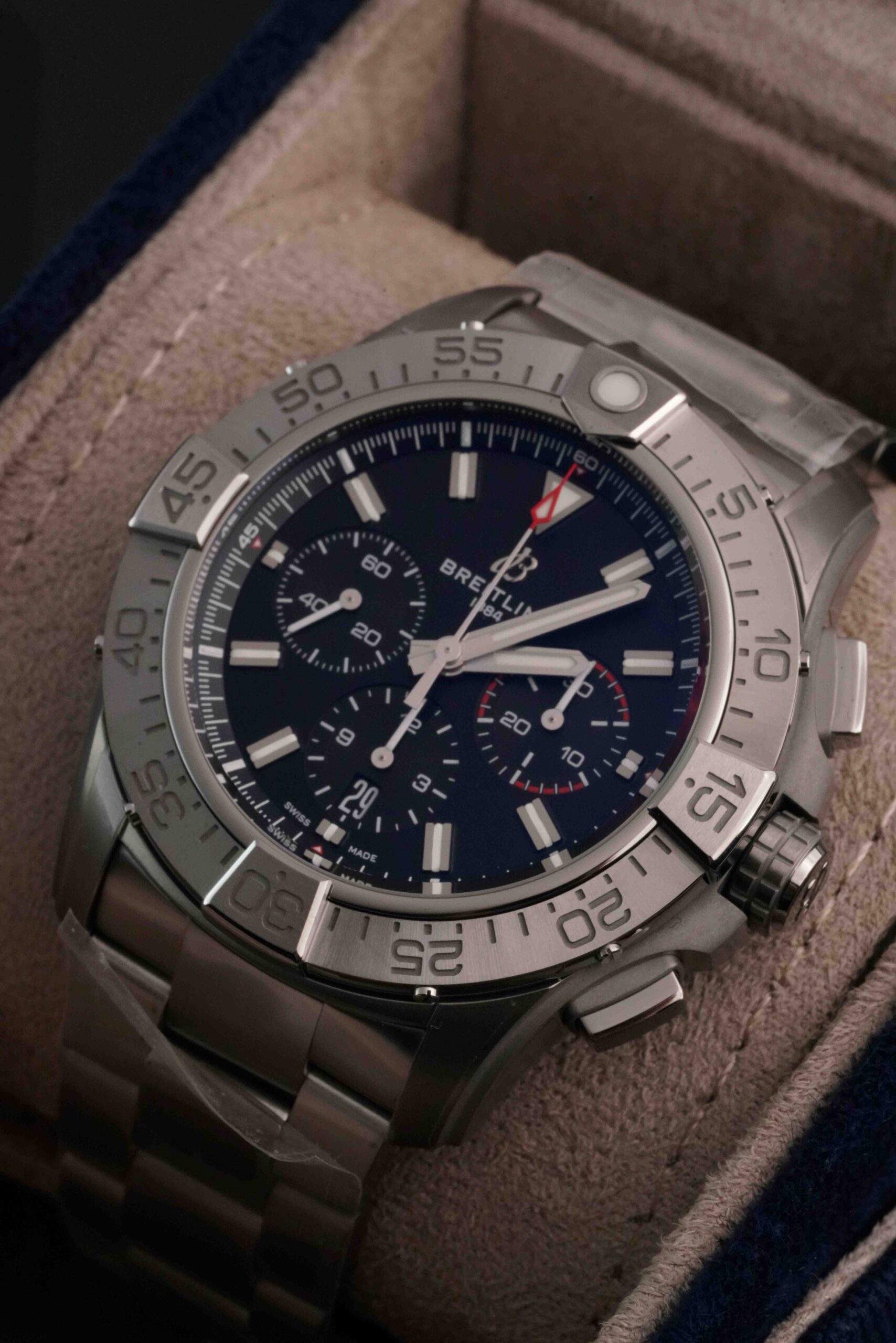 Breitling Super Avenger B01 Chronograph 46 - Image 8