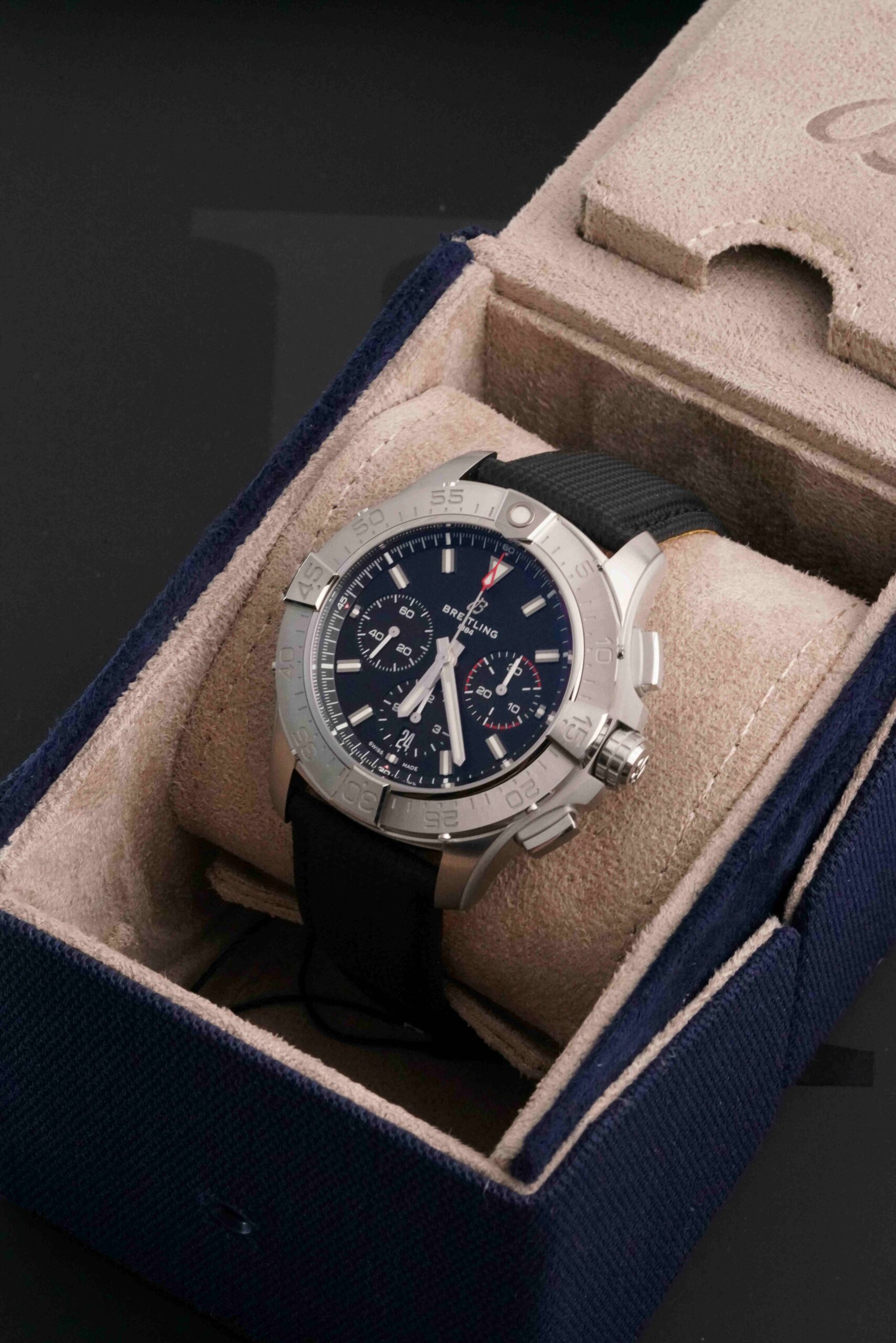 Breitling Avenger B01 Chronograph 44 - Image 7