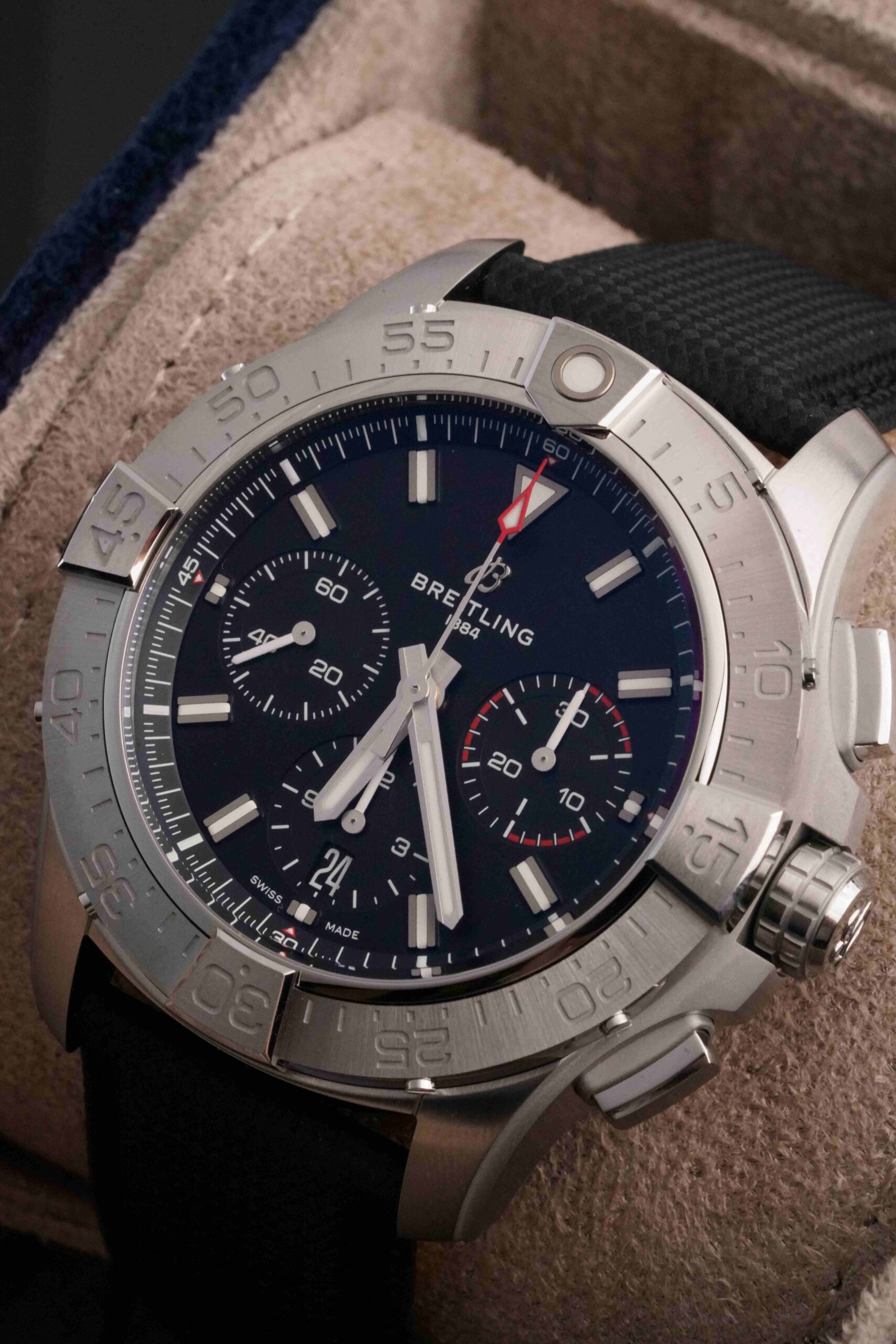 Breitling Avenger B01 Chronograph 44 - Image 8