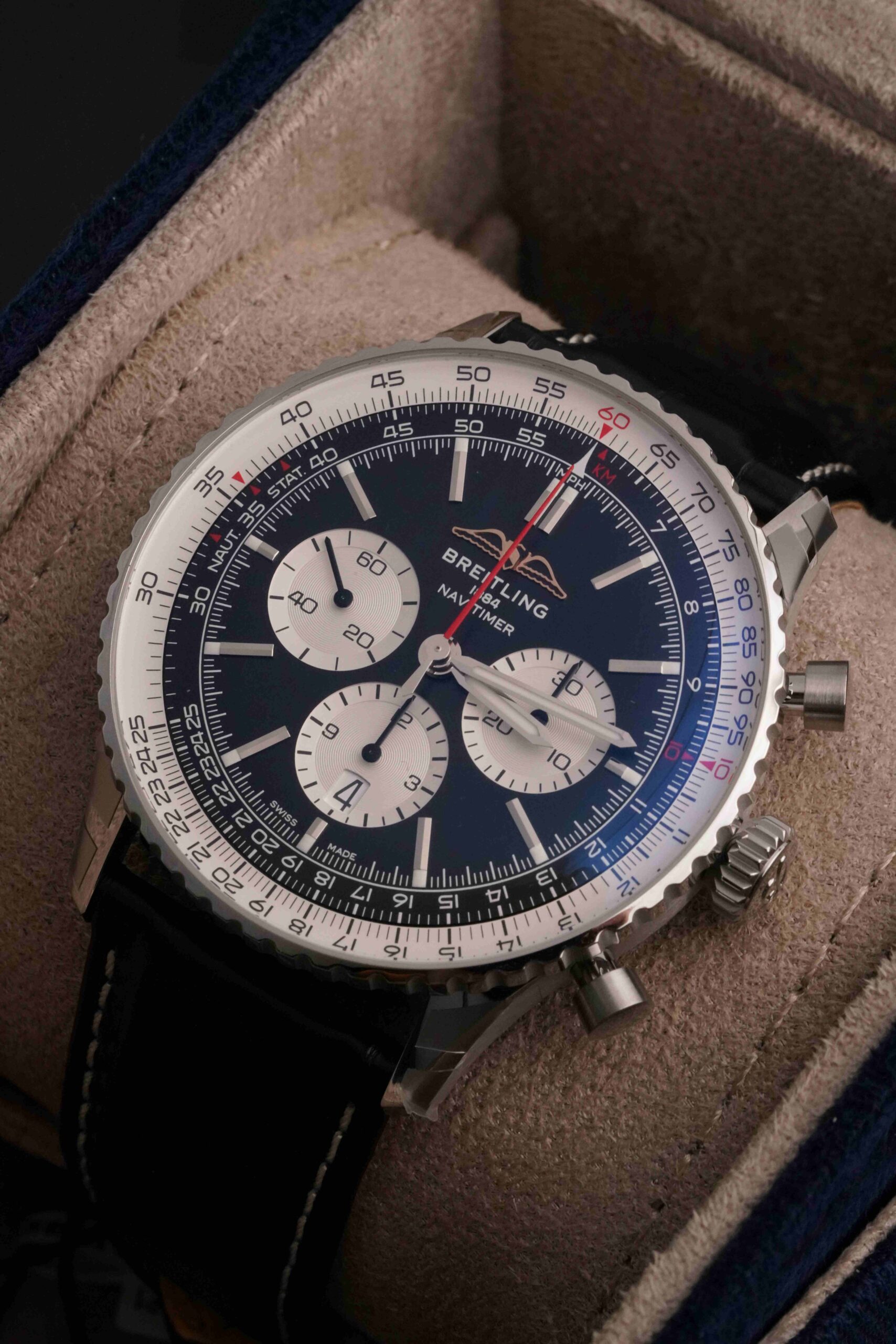 Breitling Navitimer 1 B01 Chronograph 46 - Image 8
