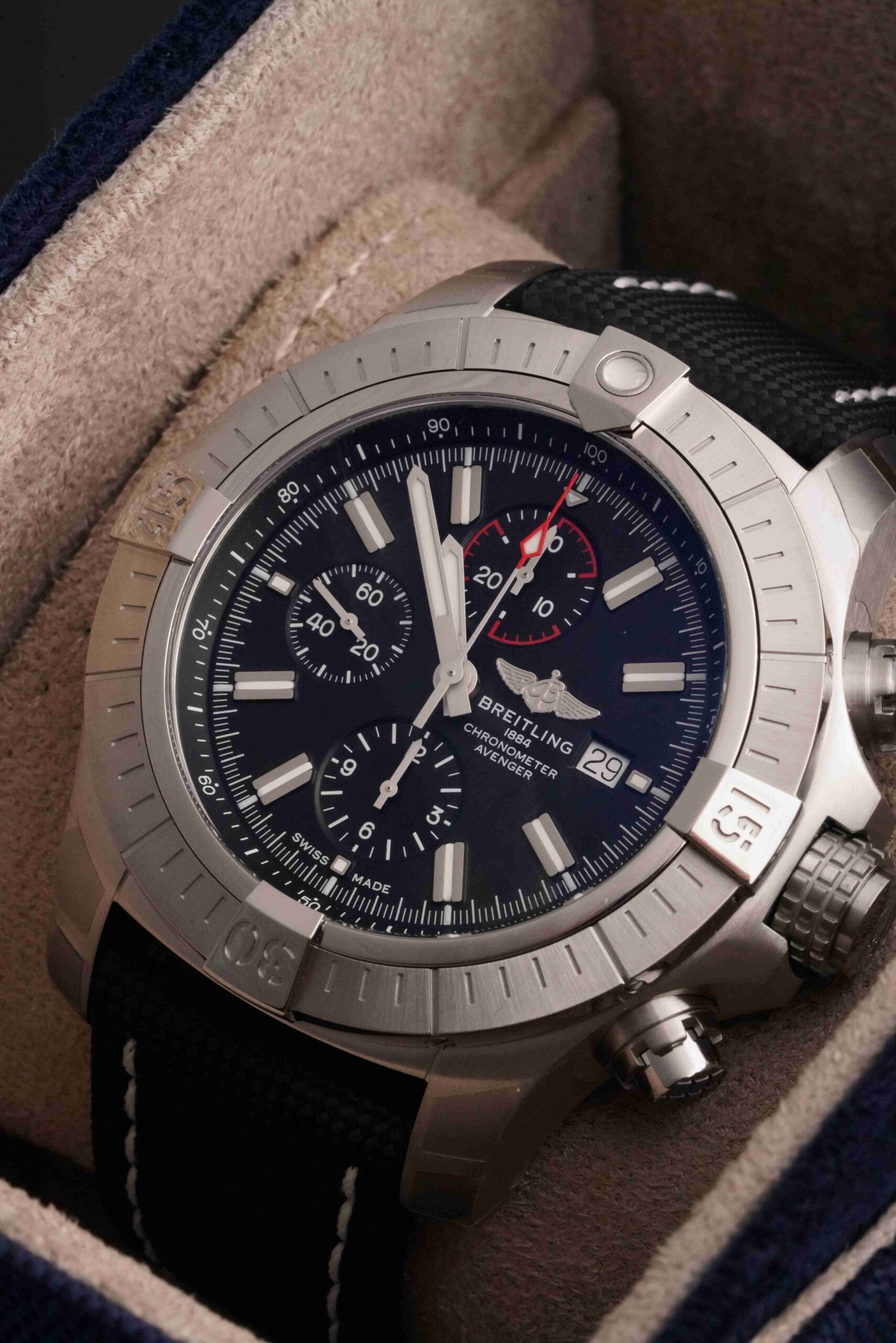 Breitling Super Avenger Chronograph 48 - Image 8